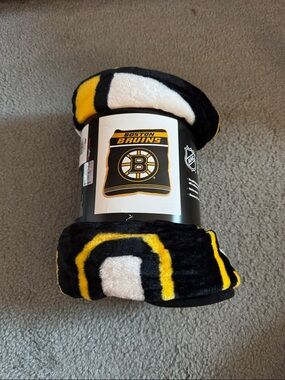 NHL Black, Yellow, White Raschel Throw Blanket